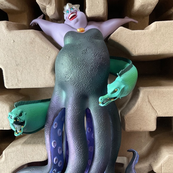 Disney Little mermaid Ursula statue - Picture 1 of 3